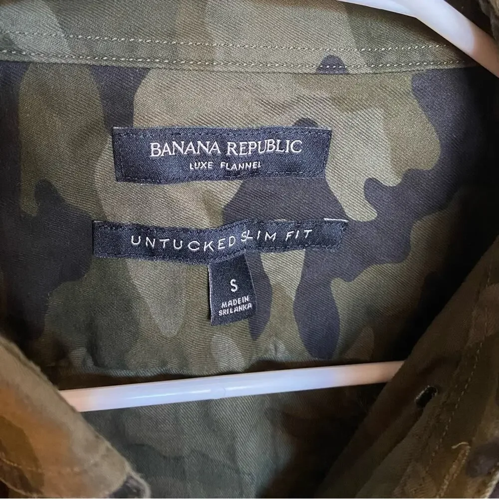 Banana Republic Camo Flannel Button Down Shirt Mens Size S Untuck slim fit Luxe